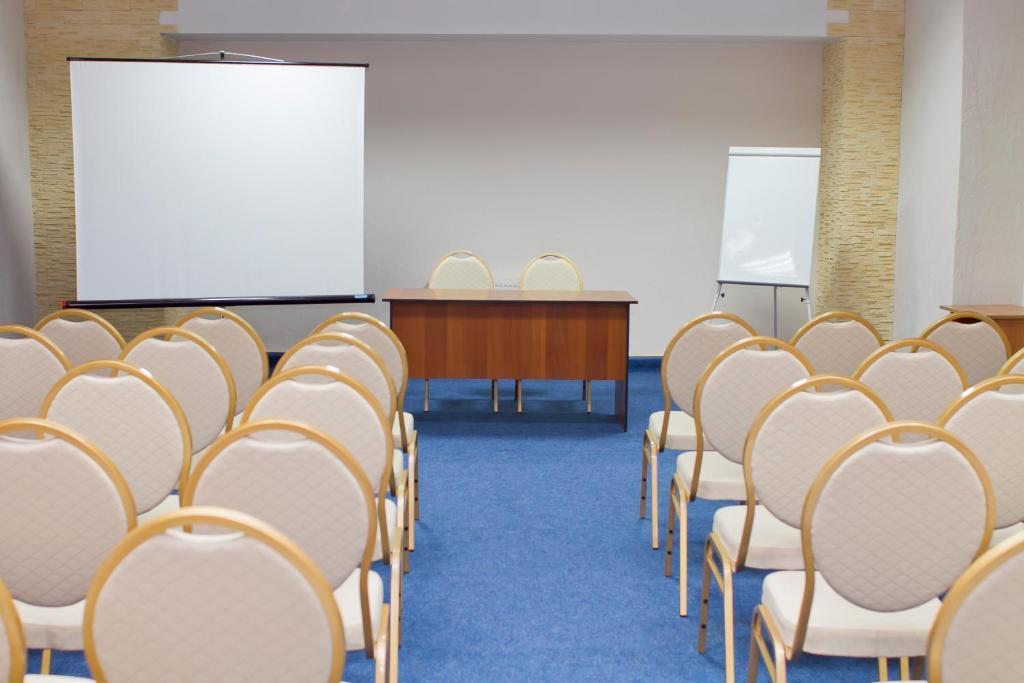 Mirniy Hotel